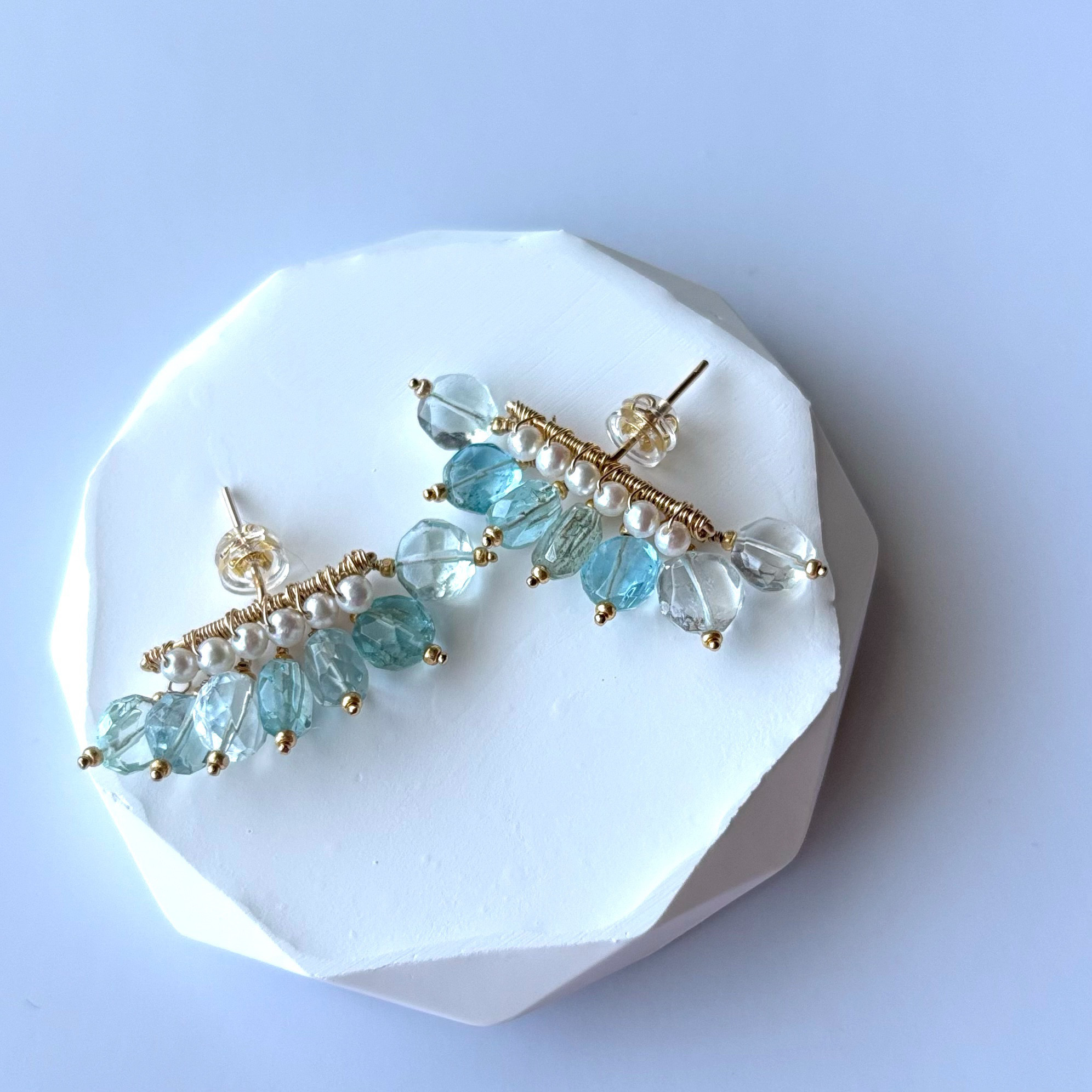 アクアマリンと淡水パールのスタッドピアス　14kgf