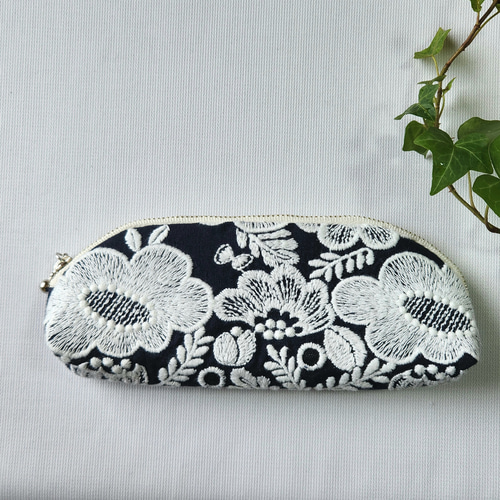 ペンケースサイズのポーチ スマイルフラワー ミナペルホネンの