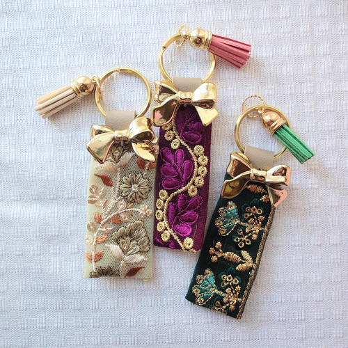 リボン インド刺繍リボンのキーホルダー・キーリング キーホルダー 涼
