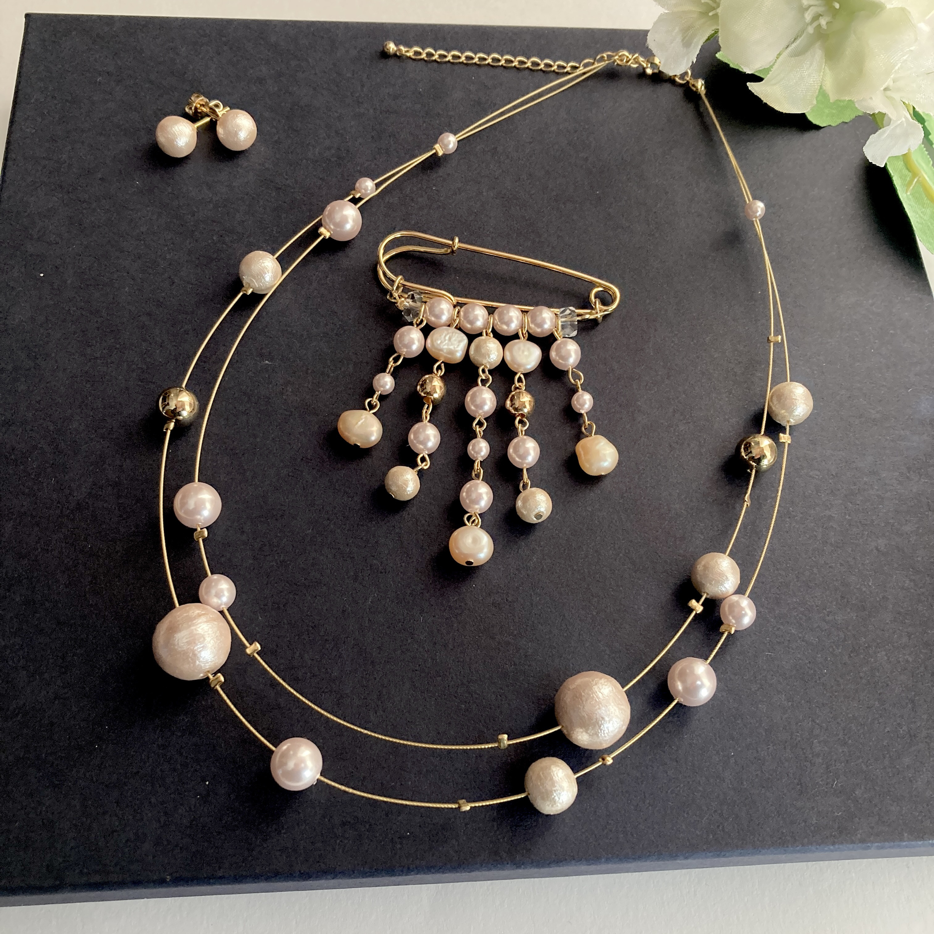 卒業式・入学式にも！パールの色が選べる上品3点セット（ネックレス・ピアス・ブローチ）