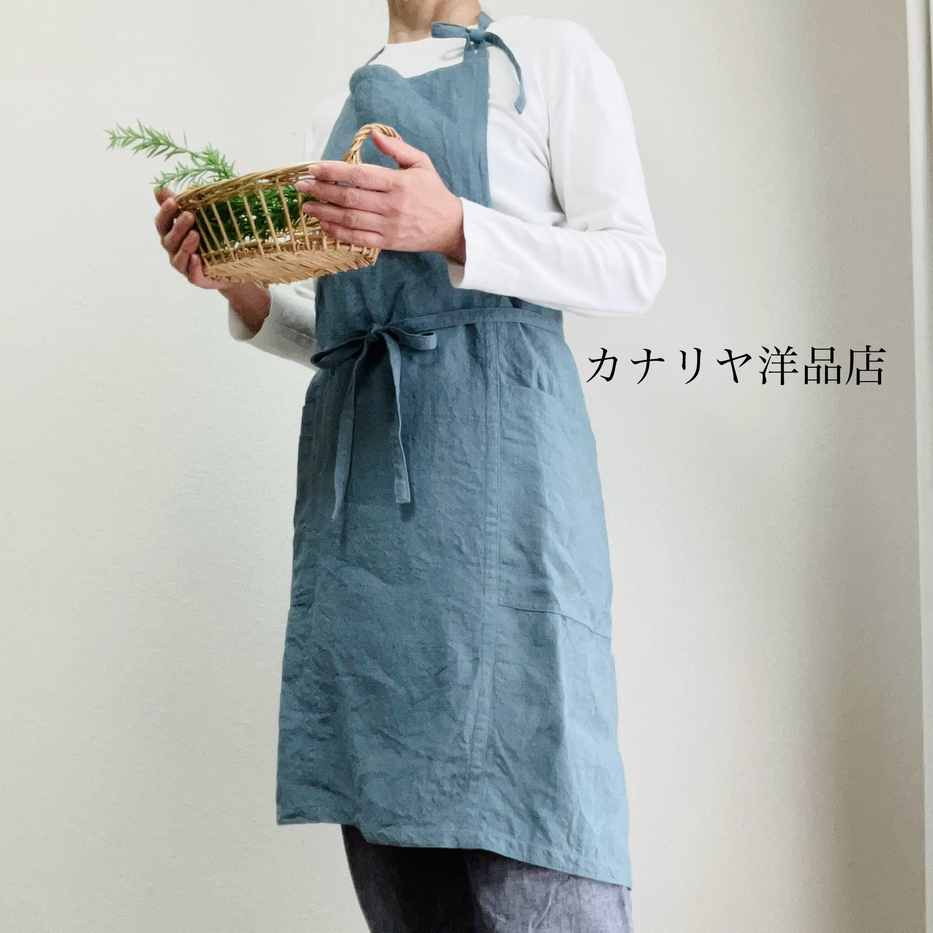 小柄なあなたに贈るベルギーリネンの華やぎワークエプロン　スモールサイズ　ベルギーリネン25番手　サックス