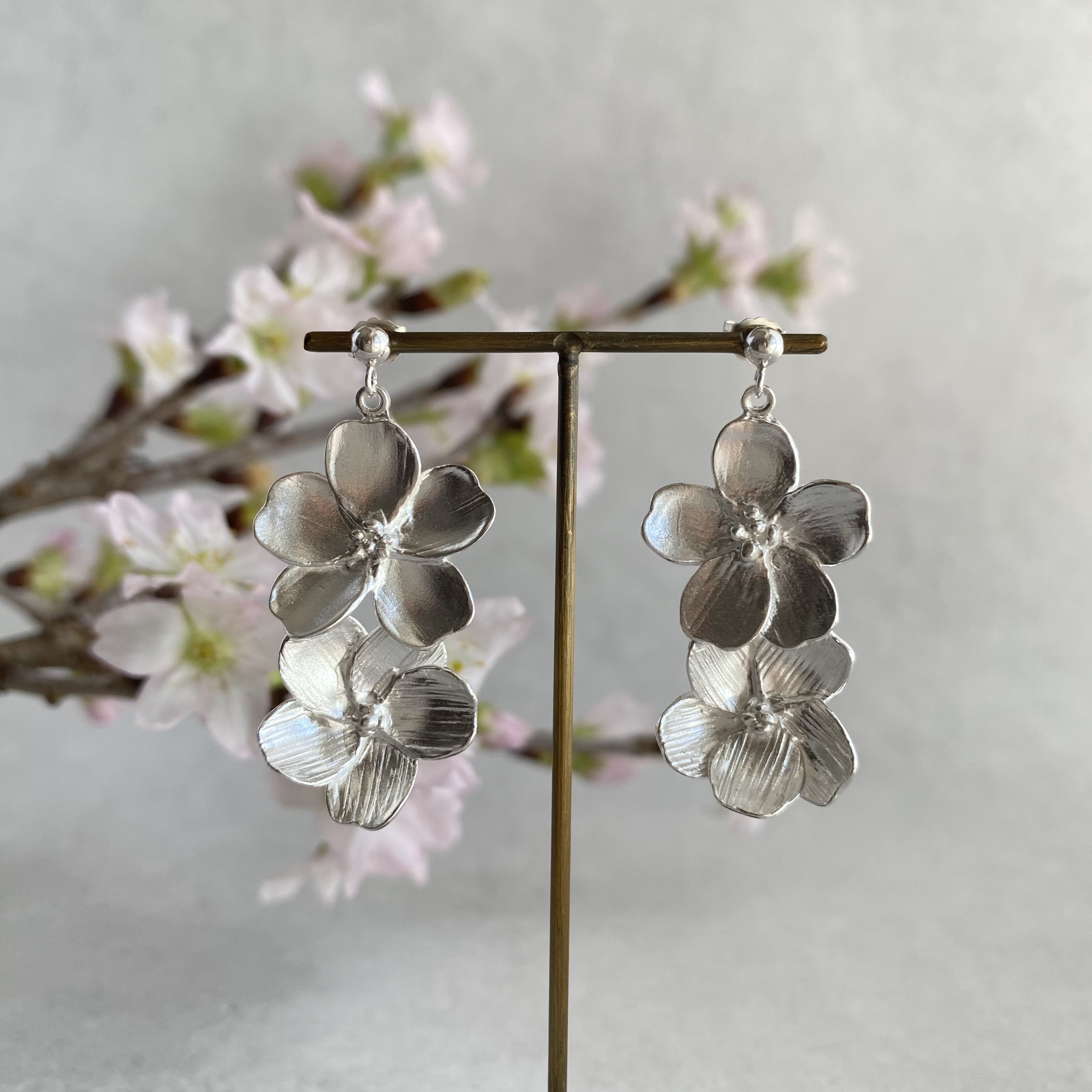 〔ピアス〕純銀の初桜ピアス