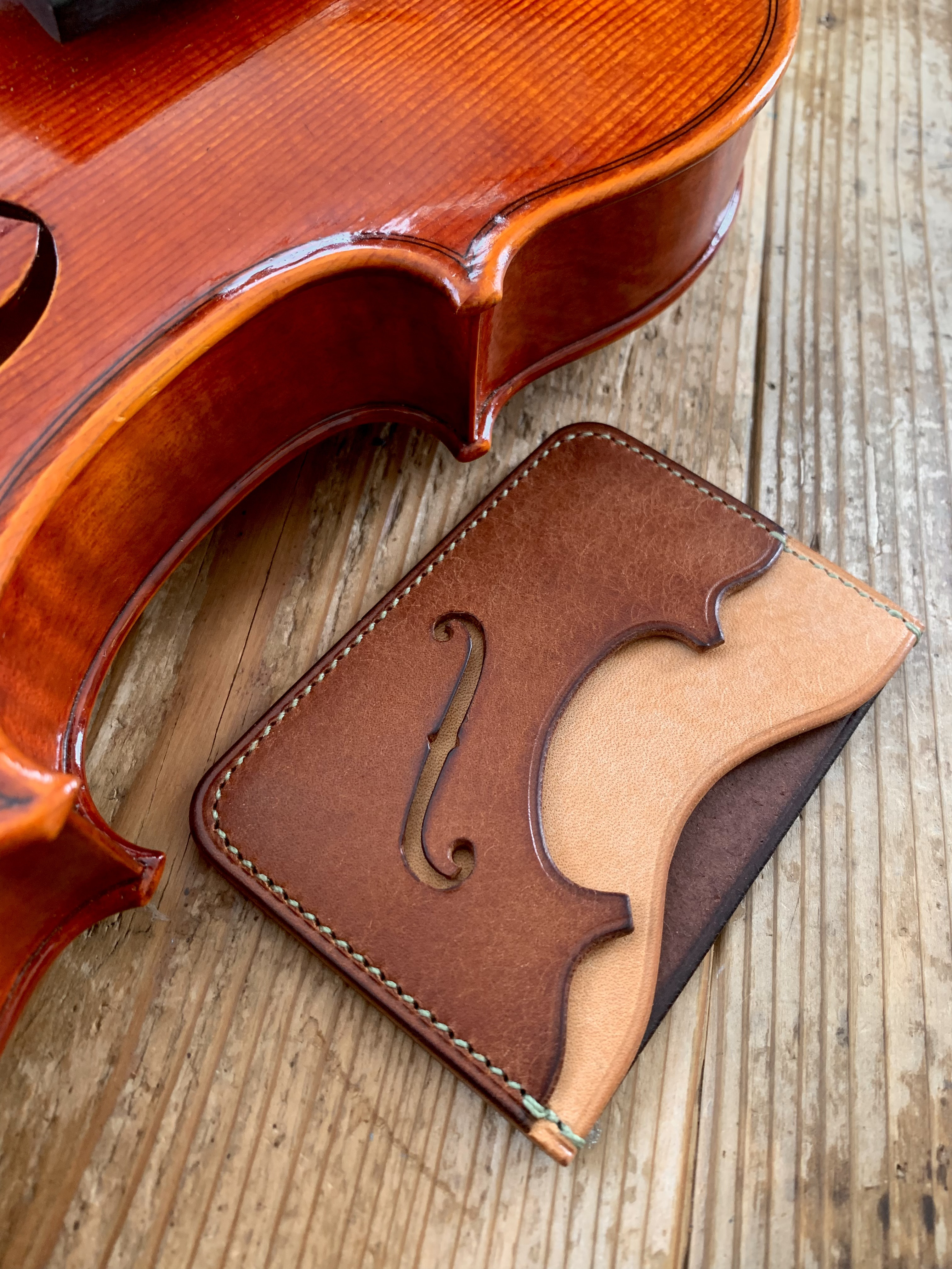 手縫いで創った革のパスケース 『Topojazz #3 - Topolino 480』