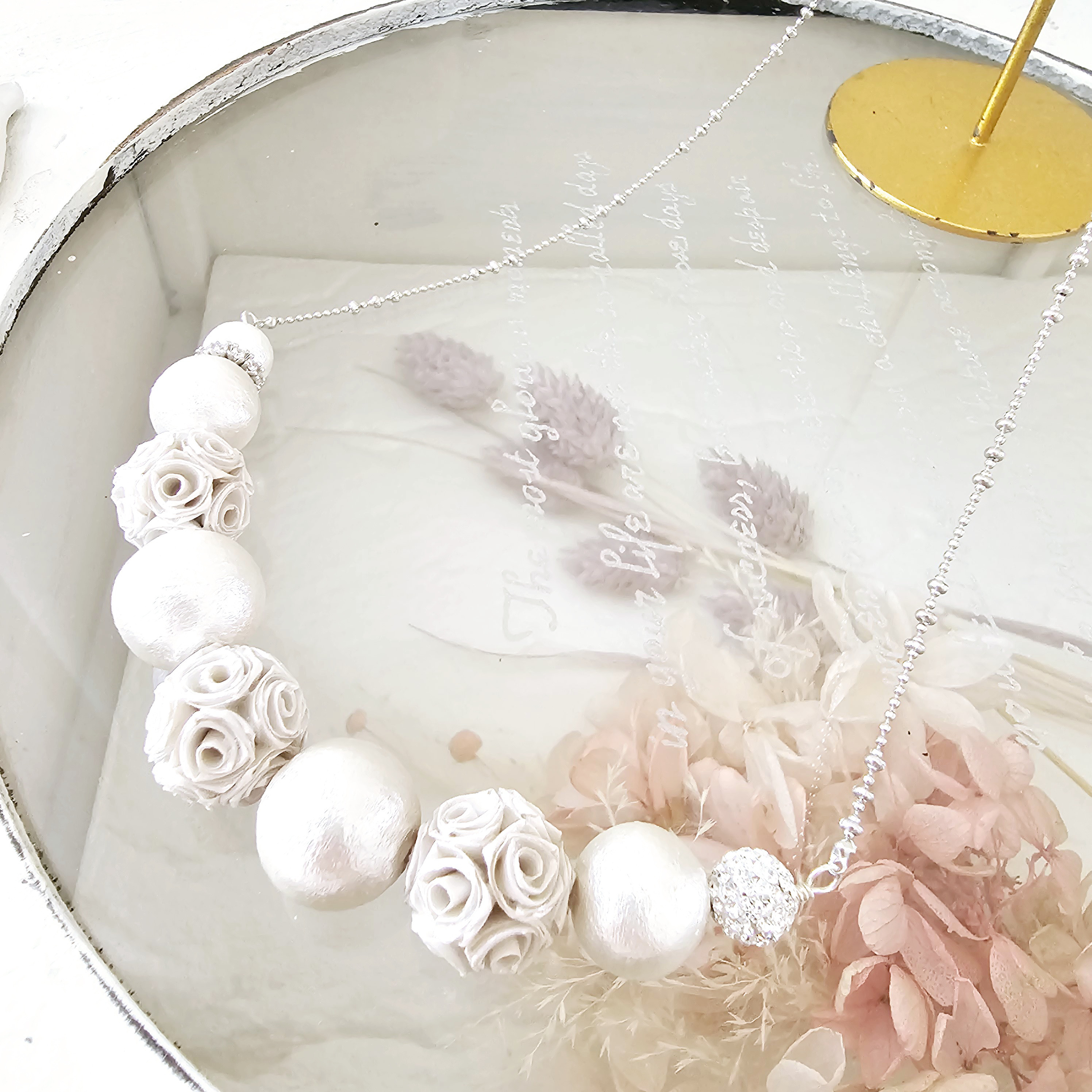 ミドル丈のお花のシルバーネックレス