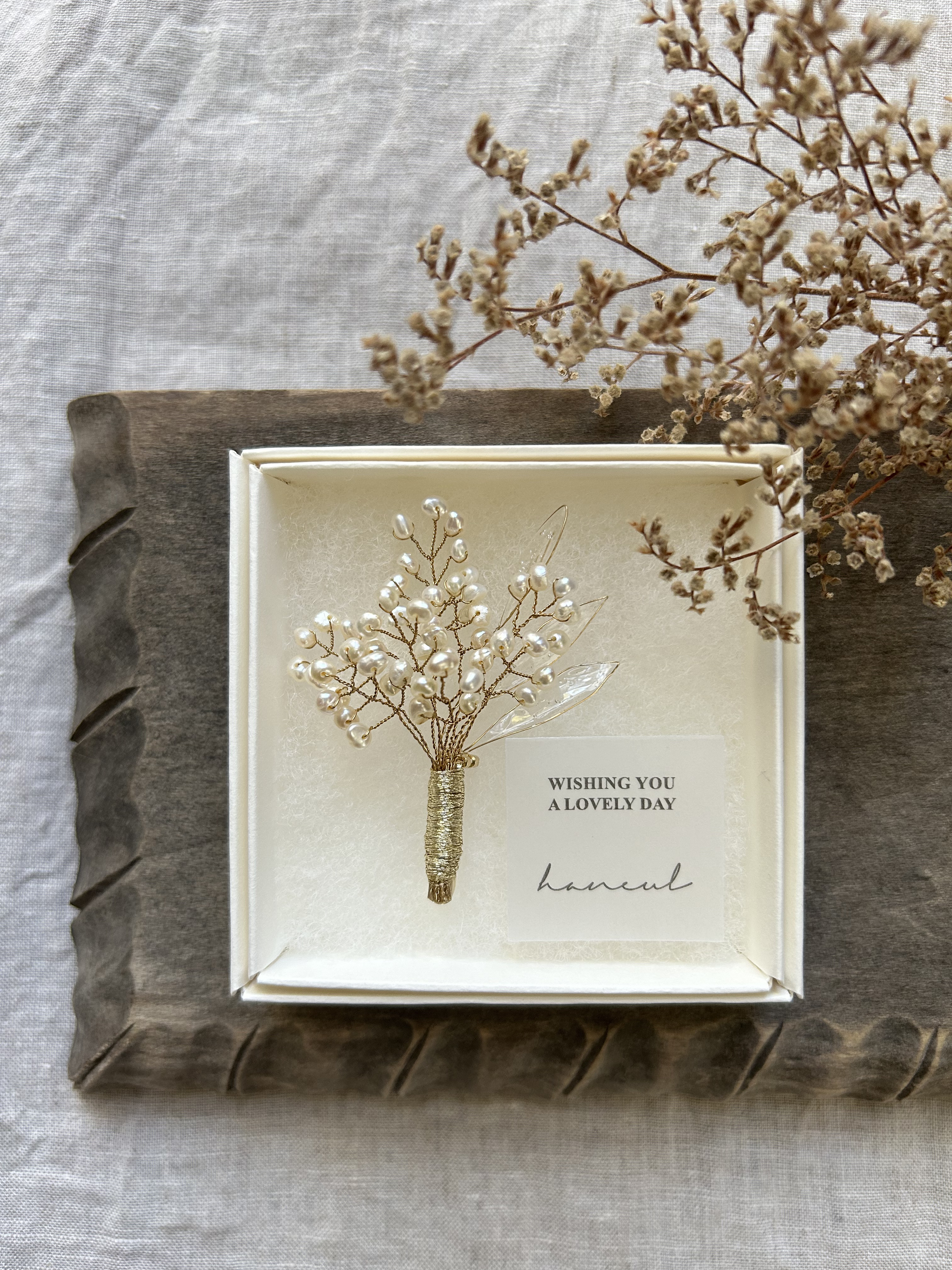 NO.286 淡水パールとワイヤーの花束ブローチ【受注制作】