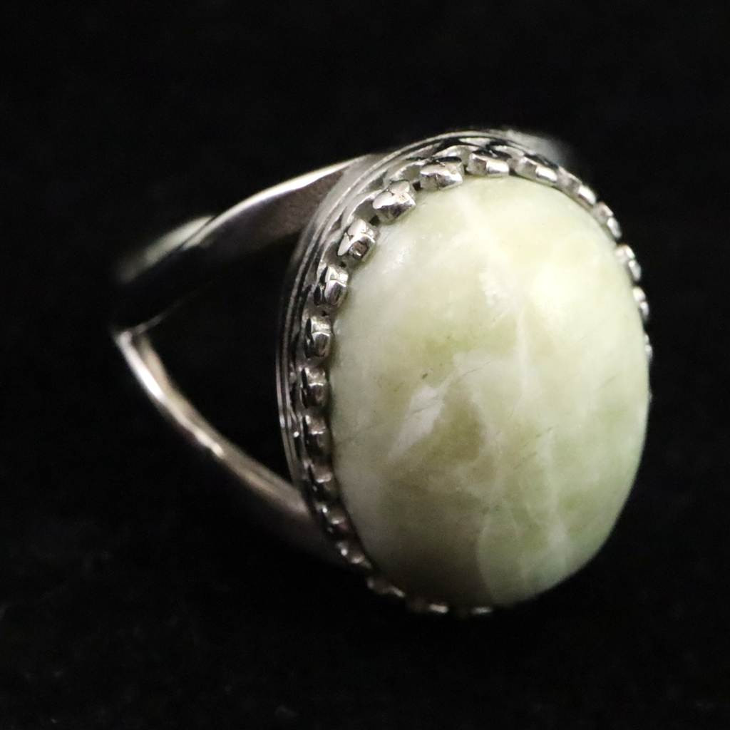 糸魚川翡翠　ヒスイ　20mmオーバル　リング　フリーサイズ 7.9ｇ #36944