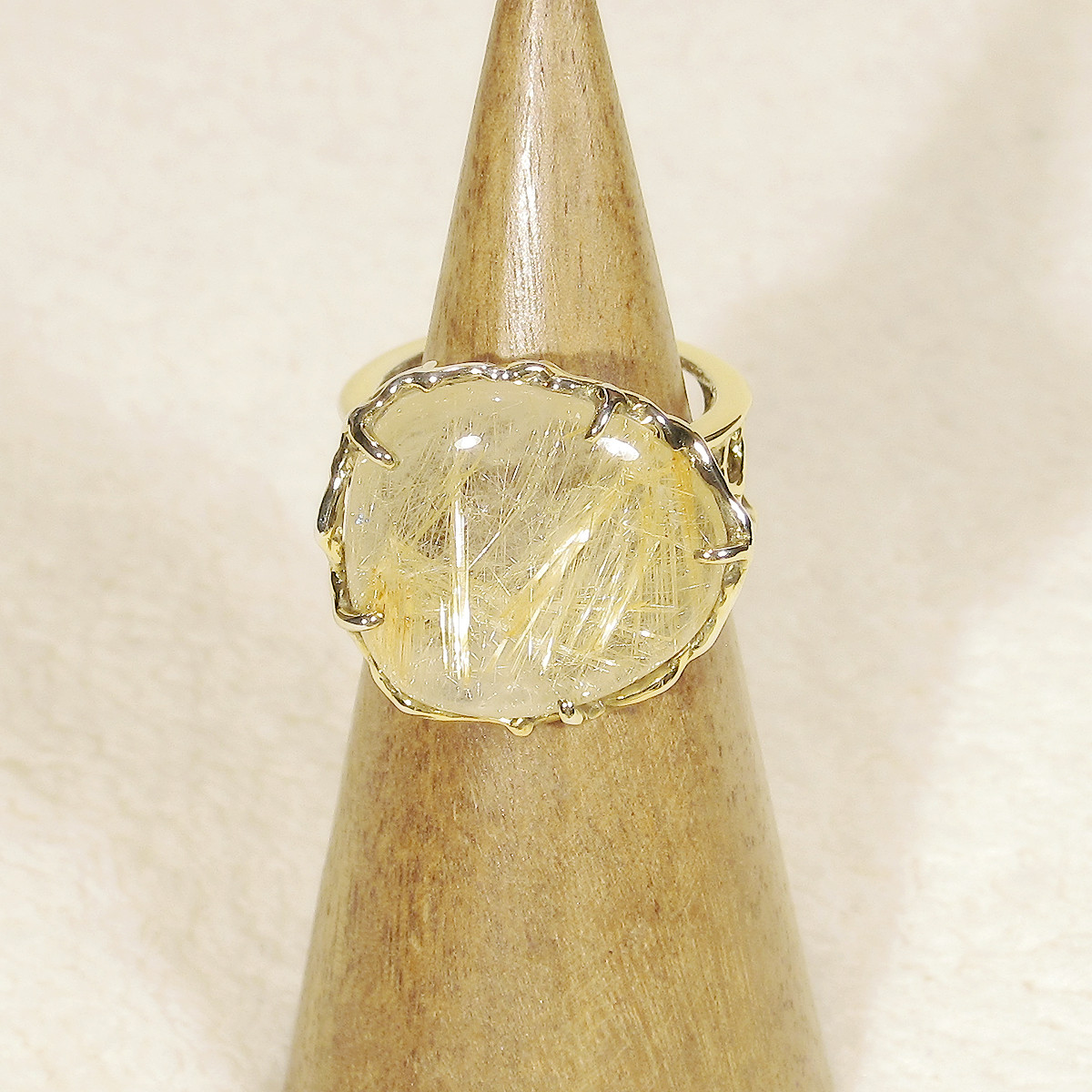 12.30ctルチルクォーツとSV925の指輪（リングサイズ：10号、おにぎり型、18K張り、天然石、針入り水晶、大粒）
