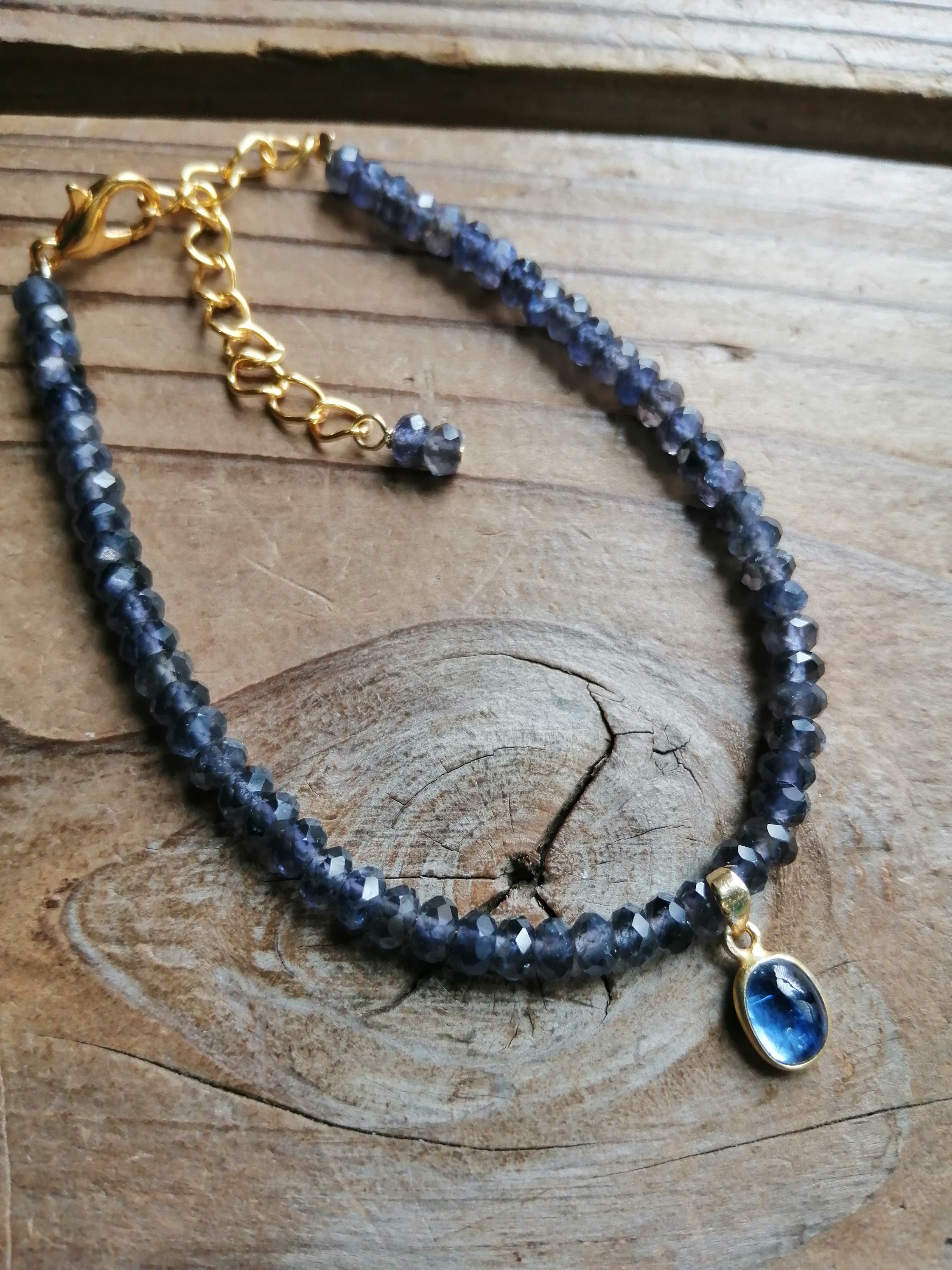 ◆アイオライト＆カイヤナイトのブレスレット 10000円（送料無料） アイオライト4-5mm カイヤナイトチャーム8×6