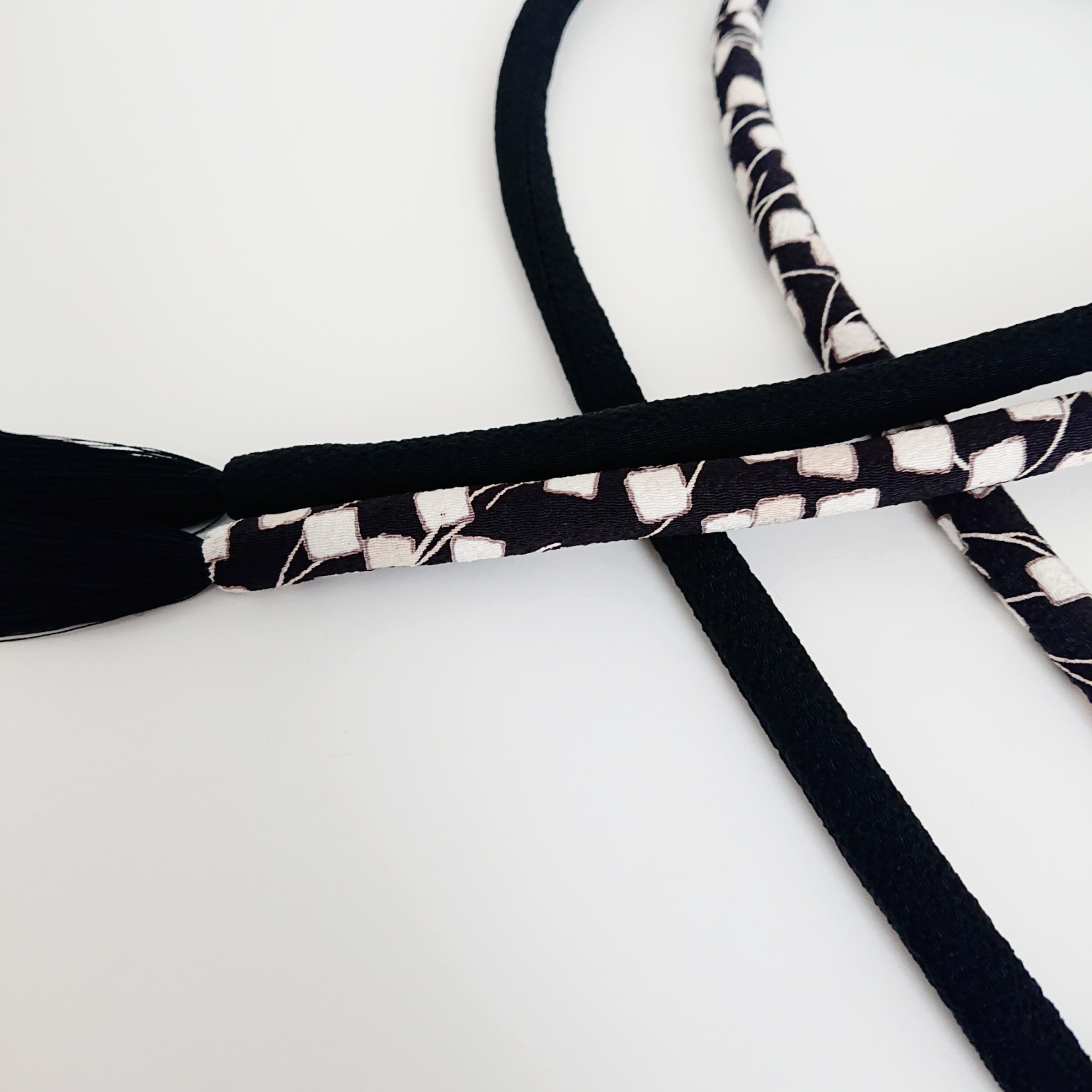 丸ぐけ　帯締め　ちりめん　スクエア × ブラック／エンジ