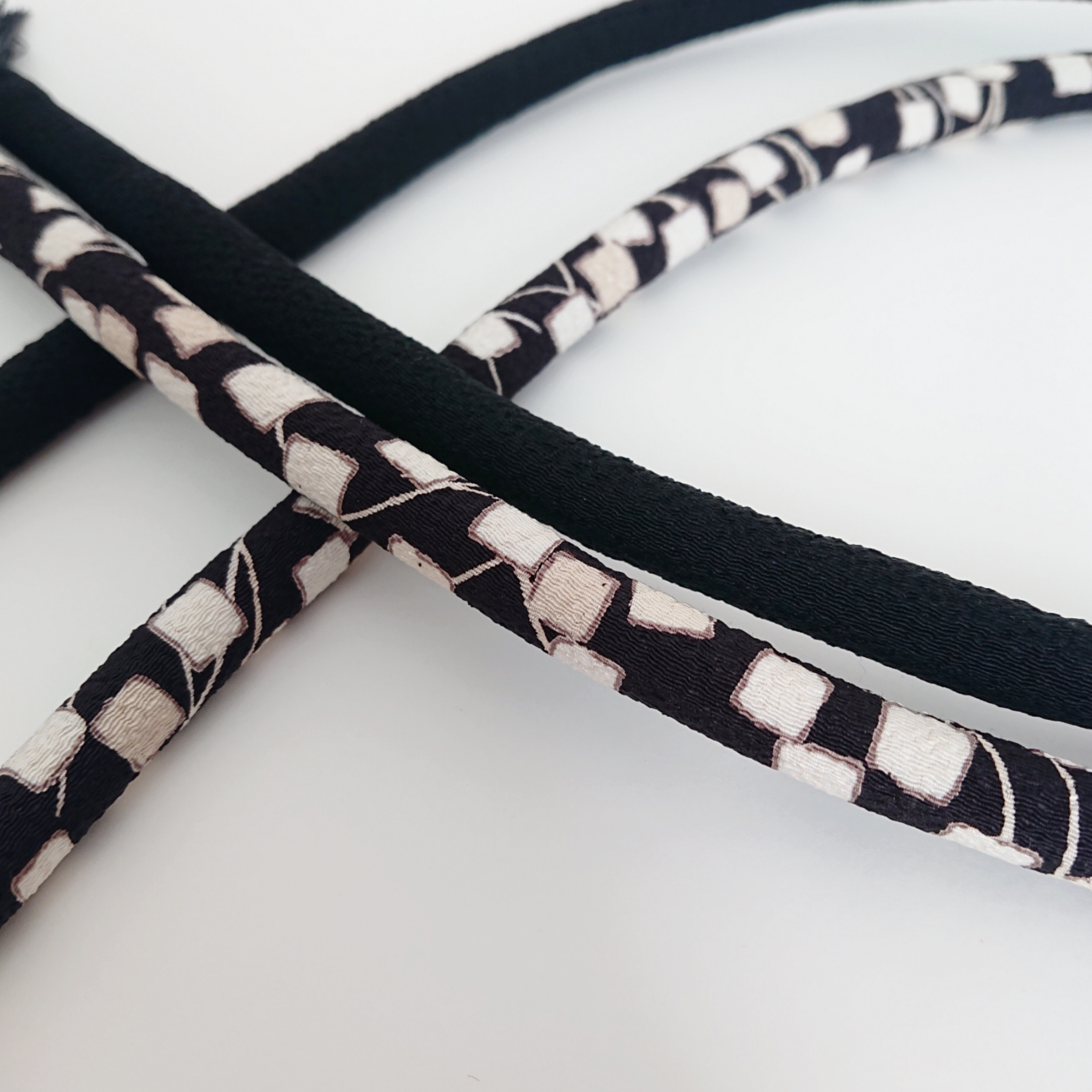 丸ぐけ　帯締め　ちりめん　スクエア × ブラック／エンジ