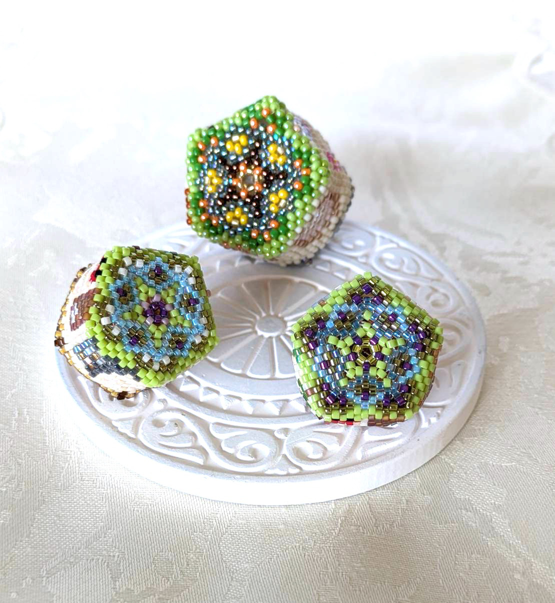 ビーズステッチの小さいお家(茶色猫ちゃん)