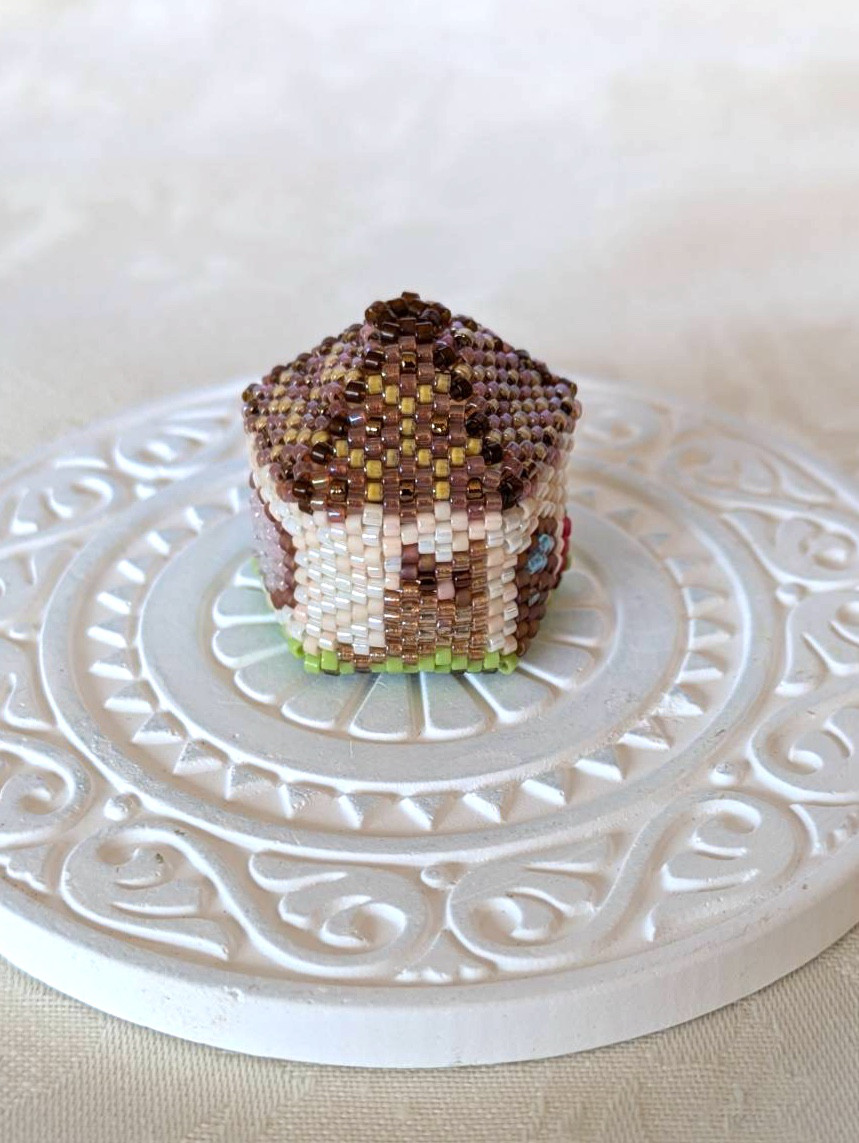 ビーズステッチの小さいお家(茶色猫ちゃん)その他置物