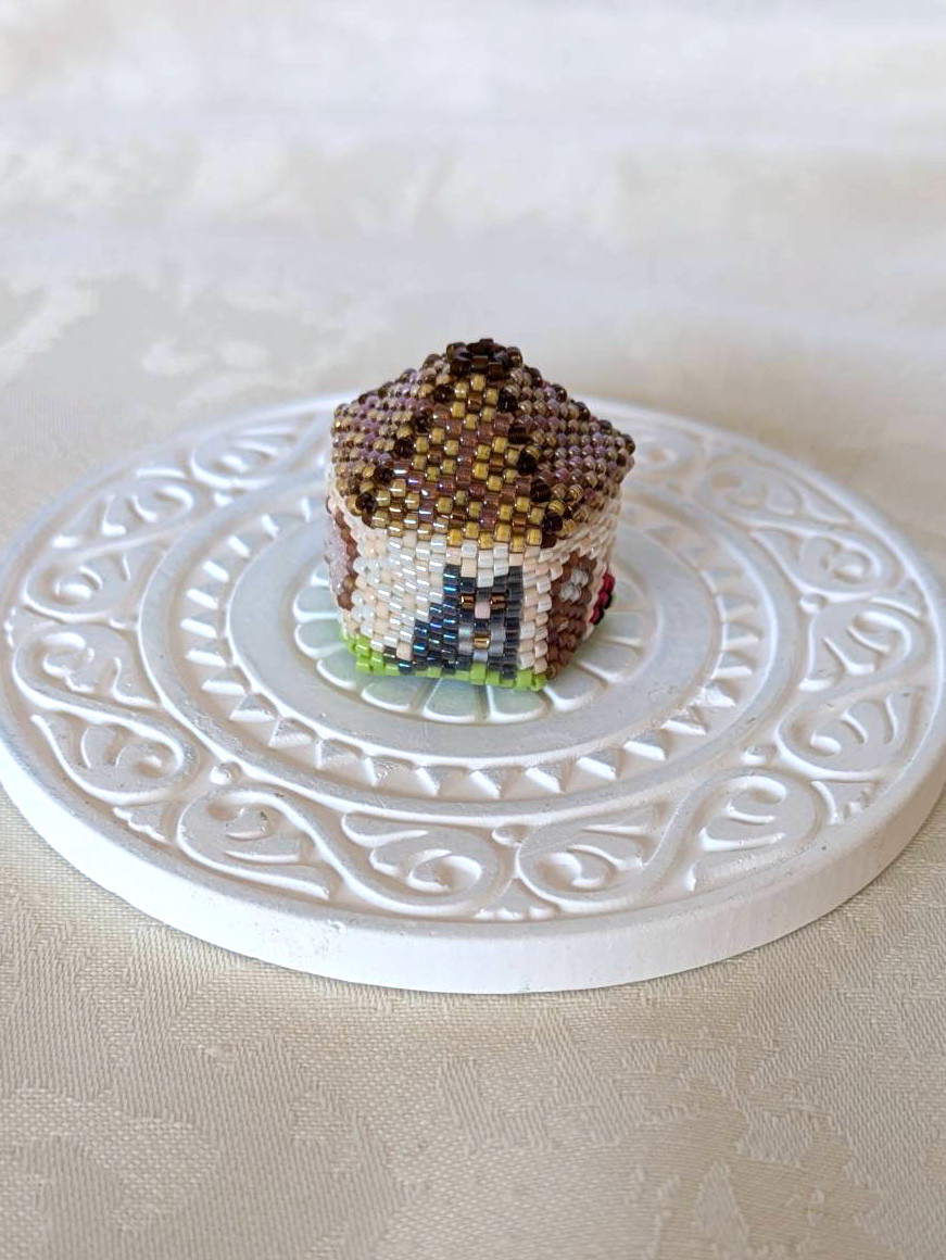 ビーズステッチの小さいお家(グレーの猫ちゃん)