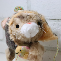 お魚抱えたにゃんこ 2枚目の画像