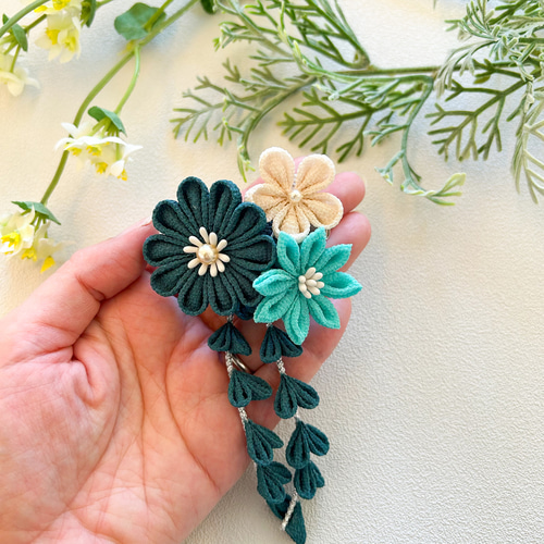 つまみ細工 花3輪藤下がりつき髪飾り 七五三 卒業式 青壁 かんざし