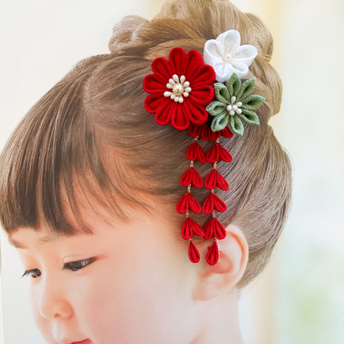 つまみ細工 花3輪藤下がりつき髪飾り 七五三 卒業式 赤 かんざし