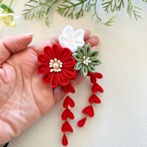 つまみ細工 花3輪藤下がりつき髪飾り 七五三 卒業式 赤 かんざし