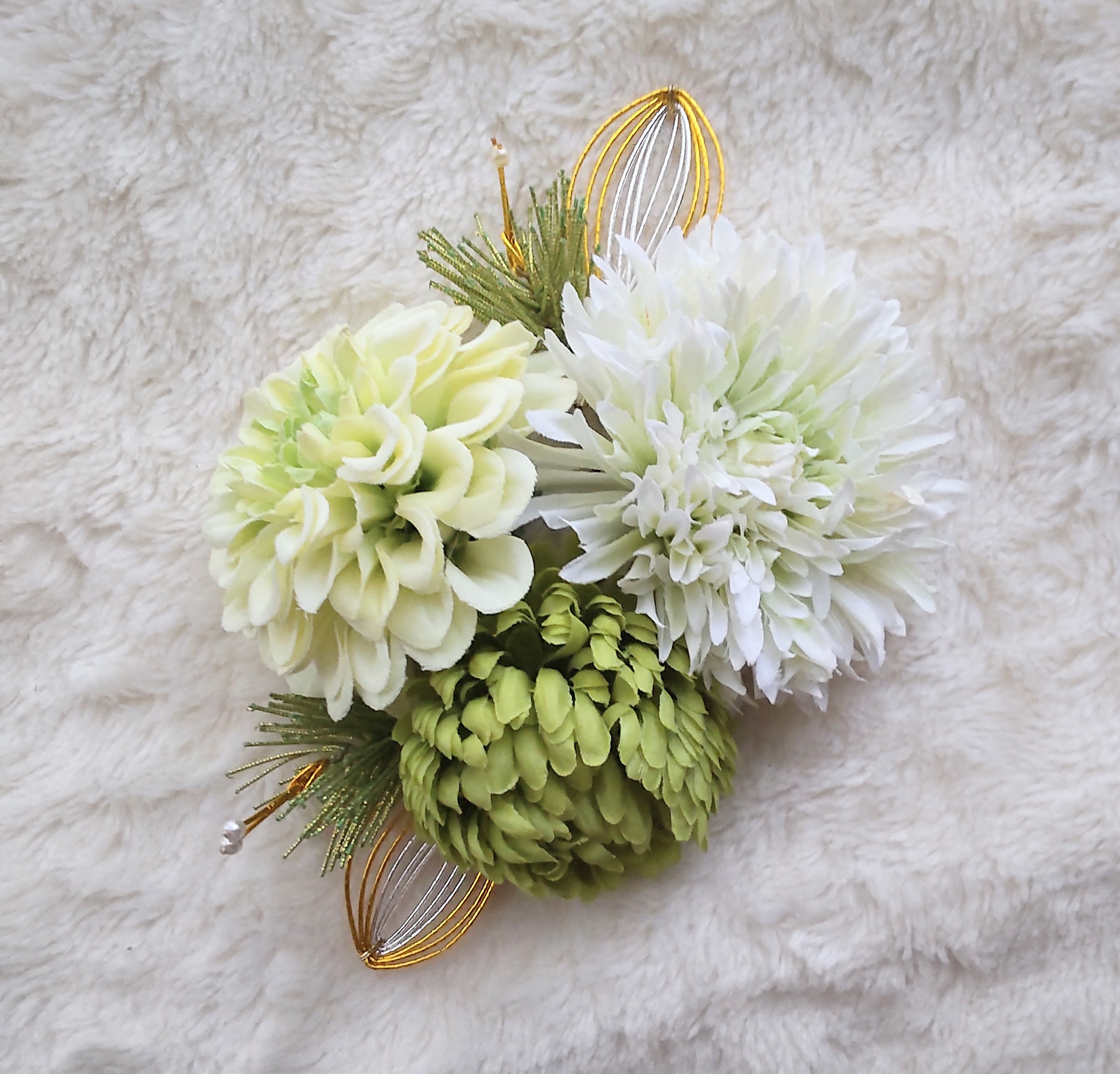 造花髪飾り　クリームグリーンマム　ダリア　松