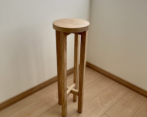 北海道手作り家具　ナラ材　スツール・玄関腰掛台（花柄） ＳＨ４２０ 北海道手作り家具 ナラ材 スツール・玄関腰掛台（花柄） SH420