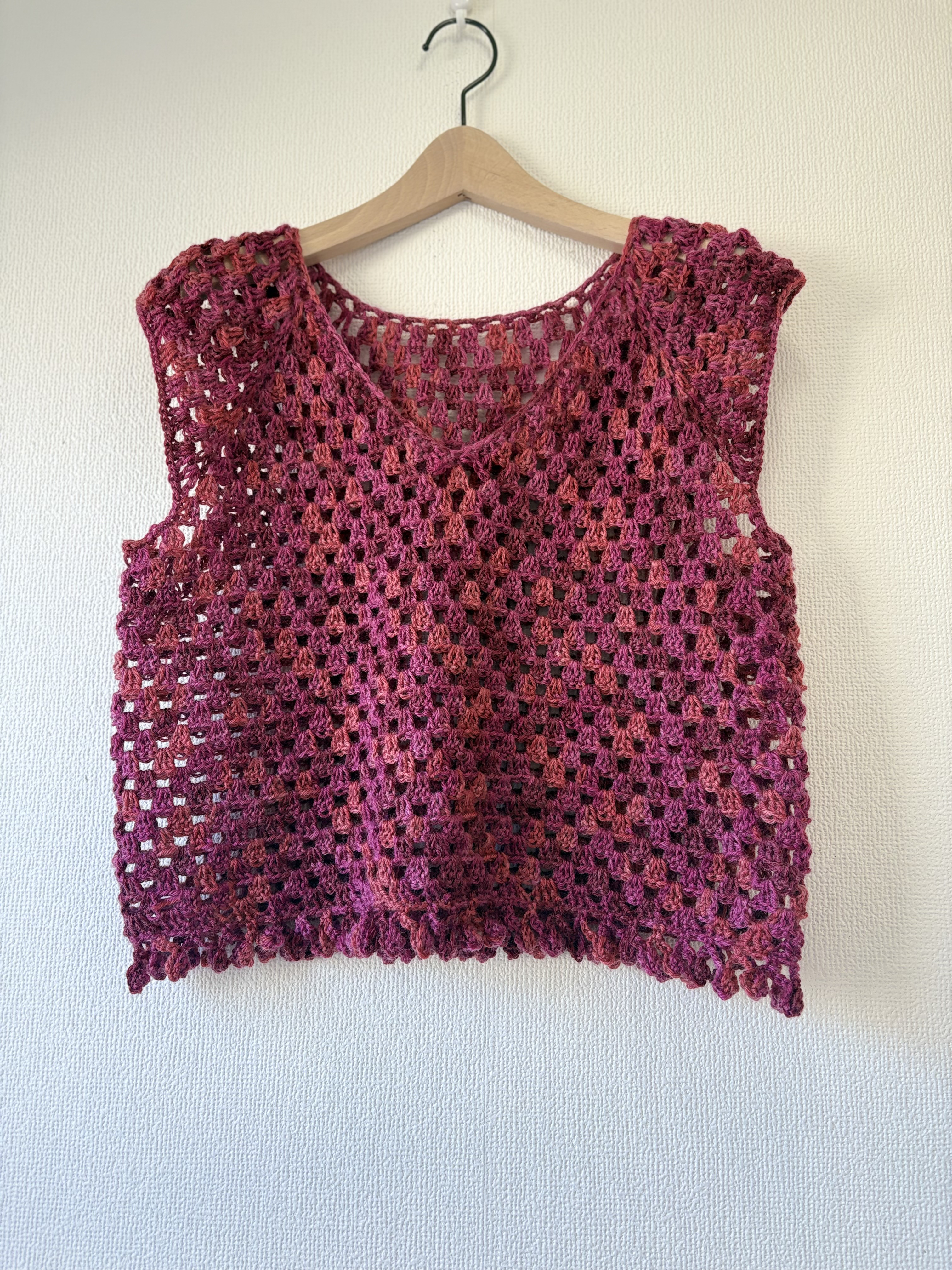 ☆handmade☆手編み ベリー色Vネックビスチェ