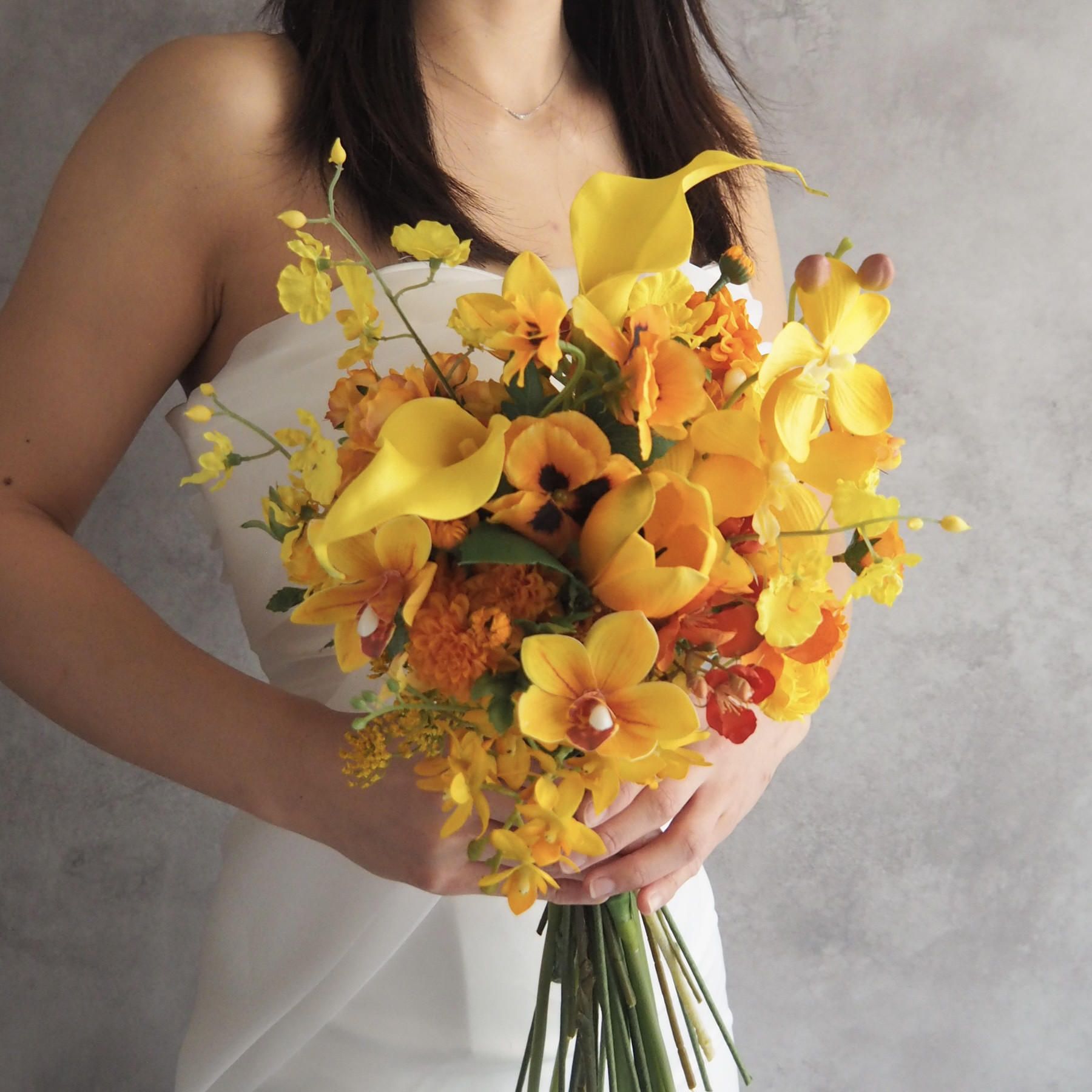 春婚×元気なビタミンカラーブーケ｜春の花を集めた存在感抜群なイエローブーケ｜メンカラ黄色の花嫁様必見