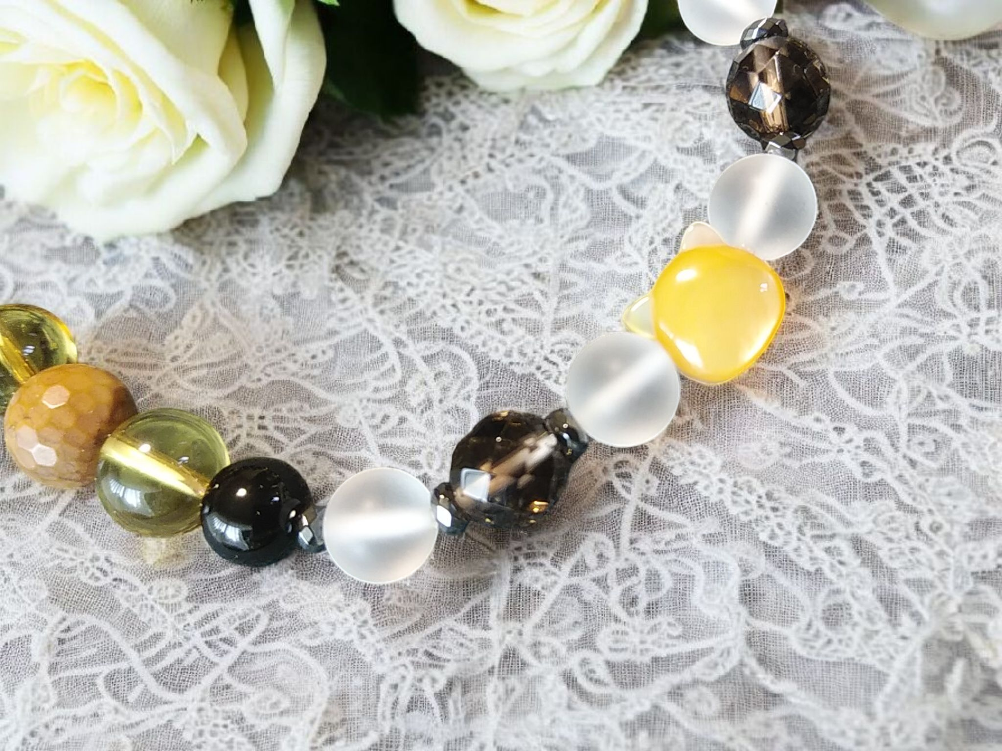 【猫好きさんへ】三毛猫イメージ天然石ブレスレット【自分へのご褒美】