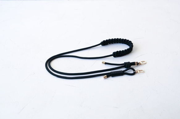 輕盈的花邊編織圓繩肩帶，四種顏色可選。長度可調，防掉落，附標籤。 第6張的照片