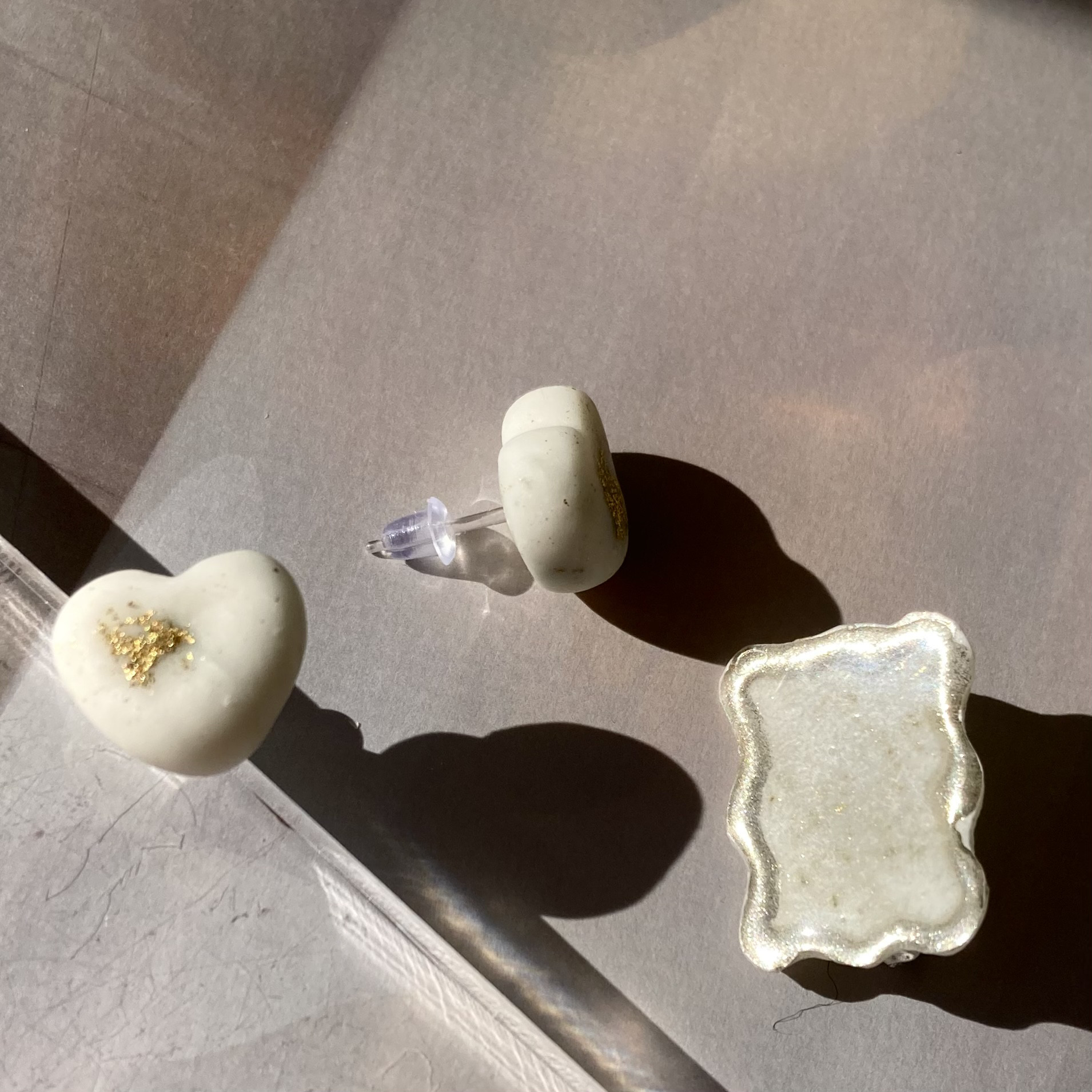 【creema限定 春の福袋2025】バニラホワイト　ウェーブブローチ×ハートピアス set 2点セット　オフホワイト