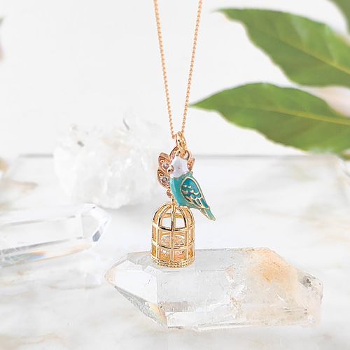 幸せの青い鳥♪小さな鳥かごとリーフのネックレス（ジルコニア入り