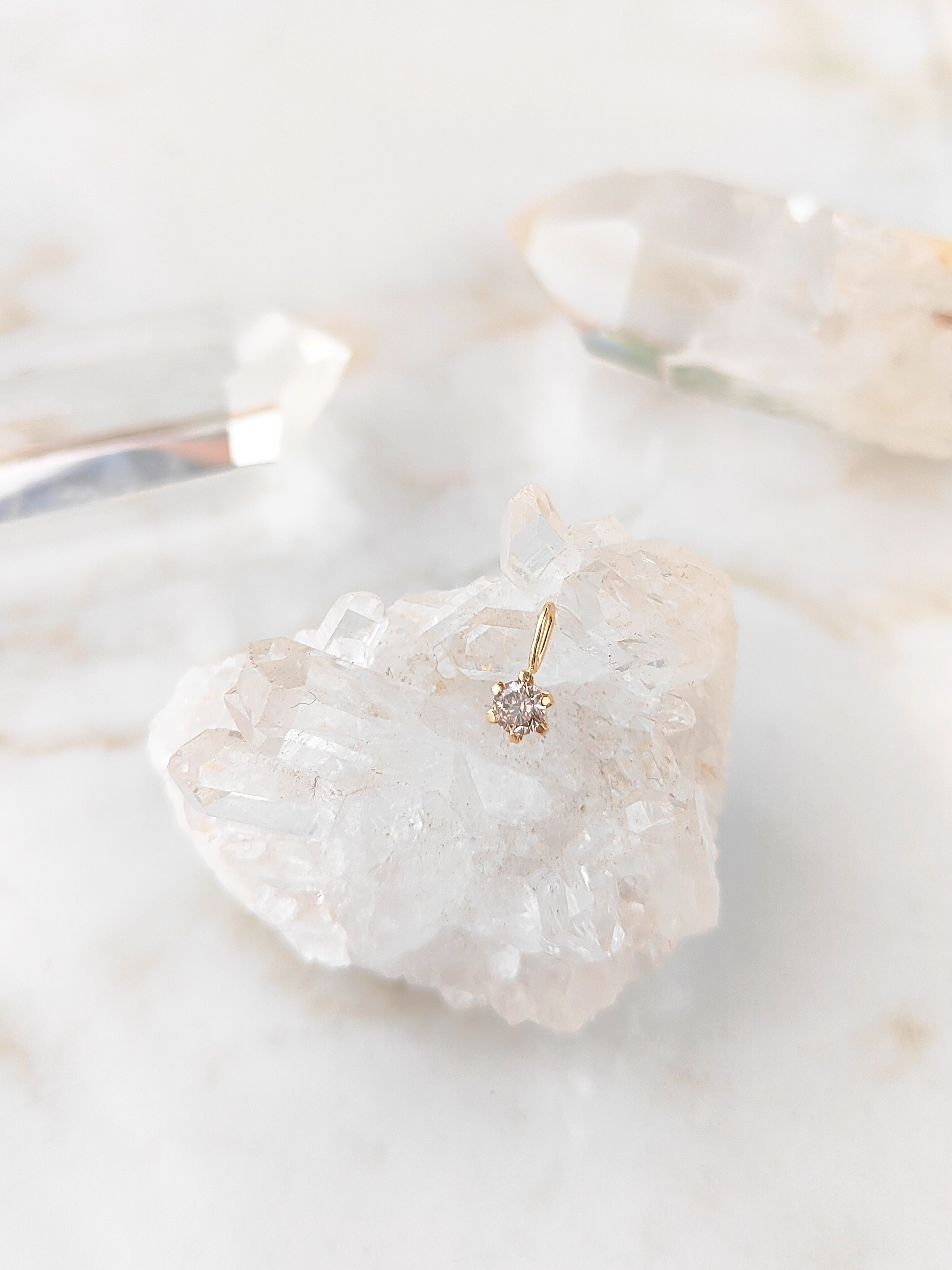 【K18】1点のみ・天然ブラウンダイヤモンドのペンダントトップ（0.13ct）