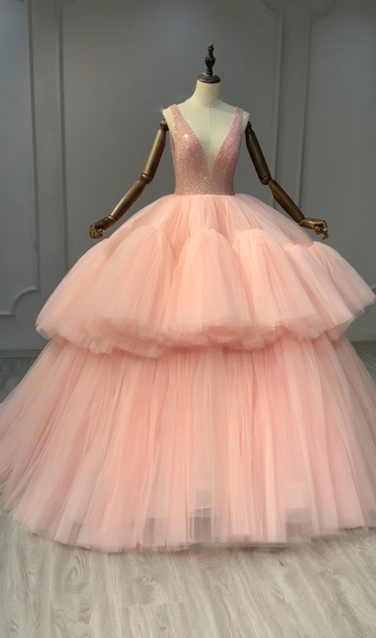 上質　深めvネック　セクシー　背中見せ　サイズオーダー可能ファスナー　お色直し　ピンク　キラキラ　カラードレス前撮り挙式