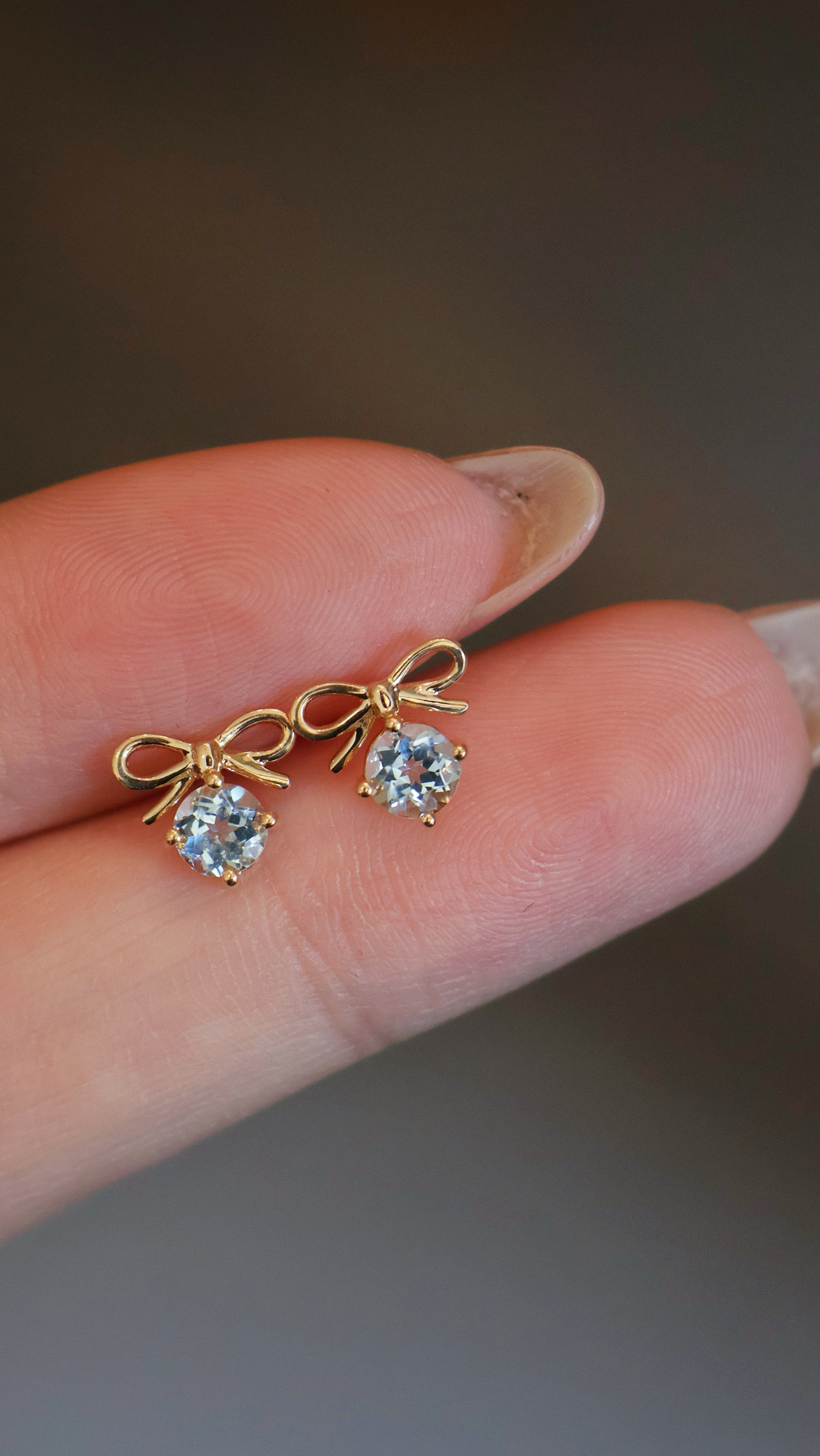 リボンモチーフ　アクアマリンピアスk18