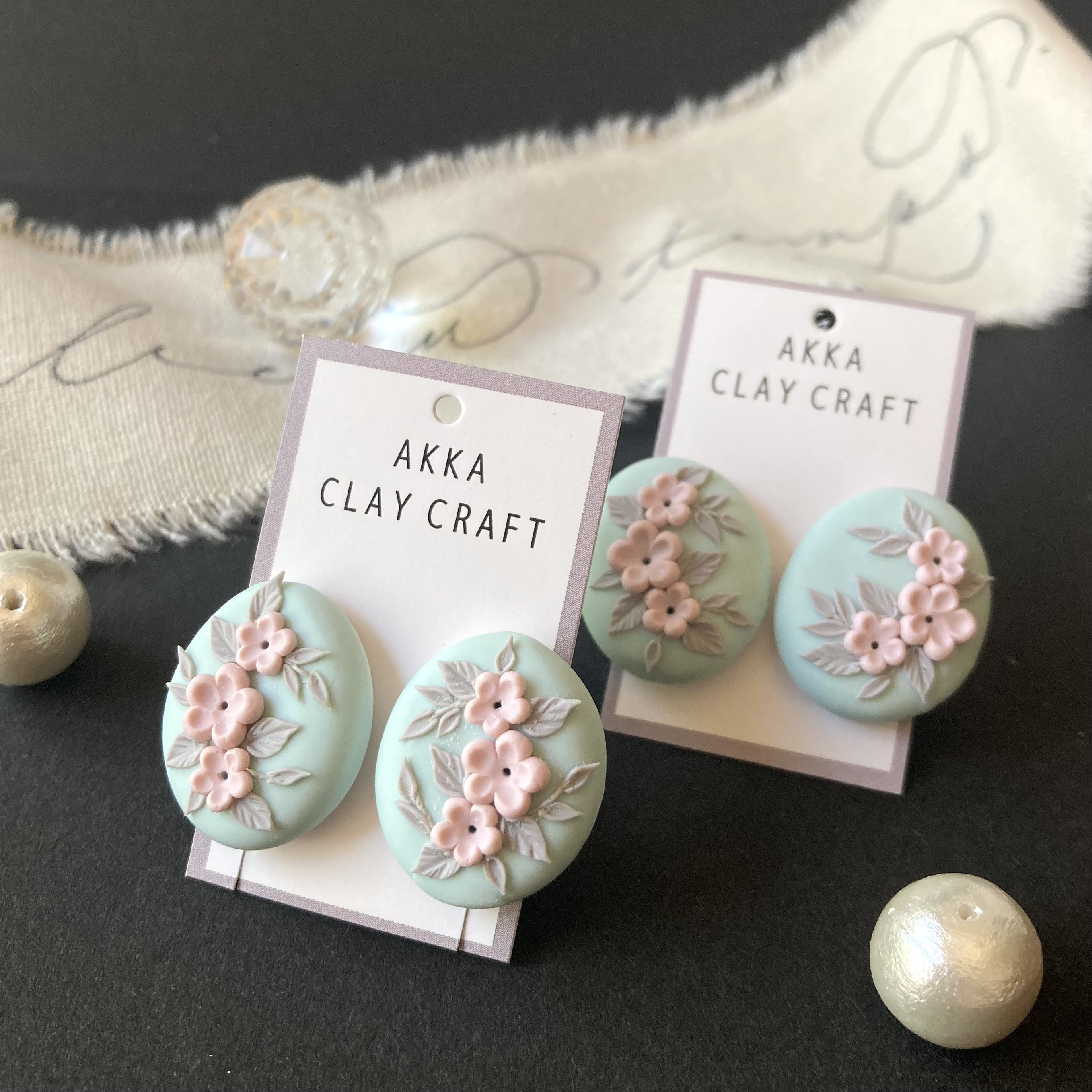 クレイレリーフの耳飾り　ブルーガーデン