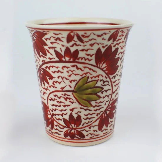 赤絵手 蔦唐草文様 反カップ（辛子色のワンポイント）【陶祥窯・有田焼】