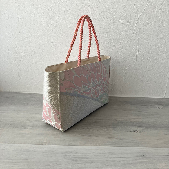 帯のリメイクバッグ/セレモニー/荷物をコンパクトにまとめて持ち運び/no.２AKANE(横standard) 4枚目の画像