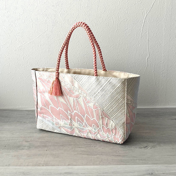 帯のリメイクバッグ/セレモニー/荷物をコンパクトにまとめて持ち運び/no.２AKANE(横standard) 1枚目の画像