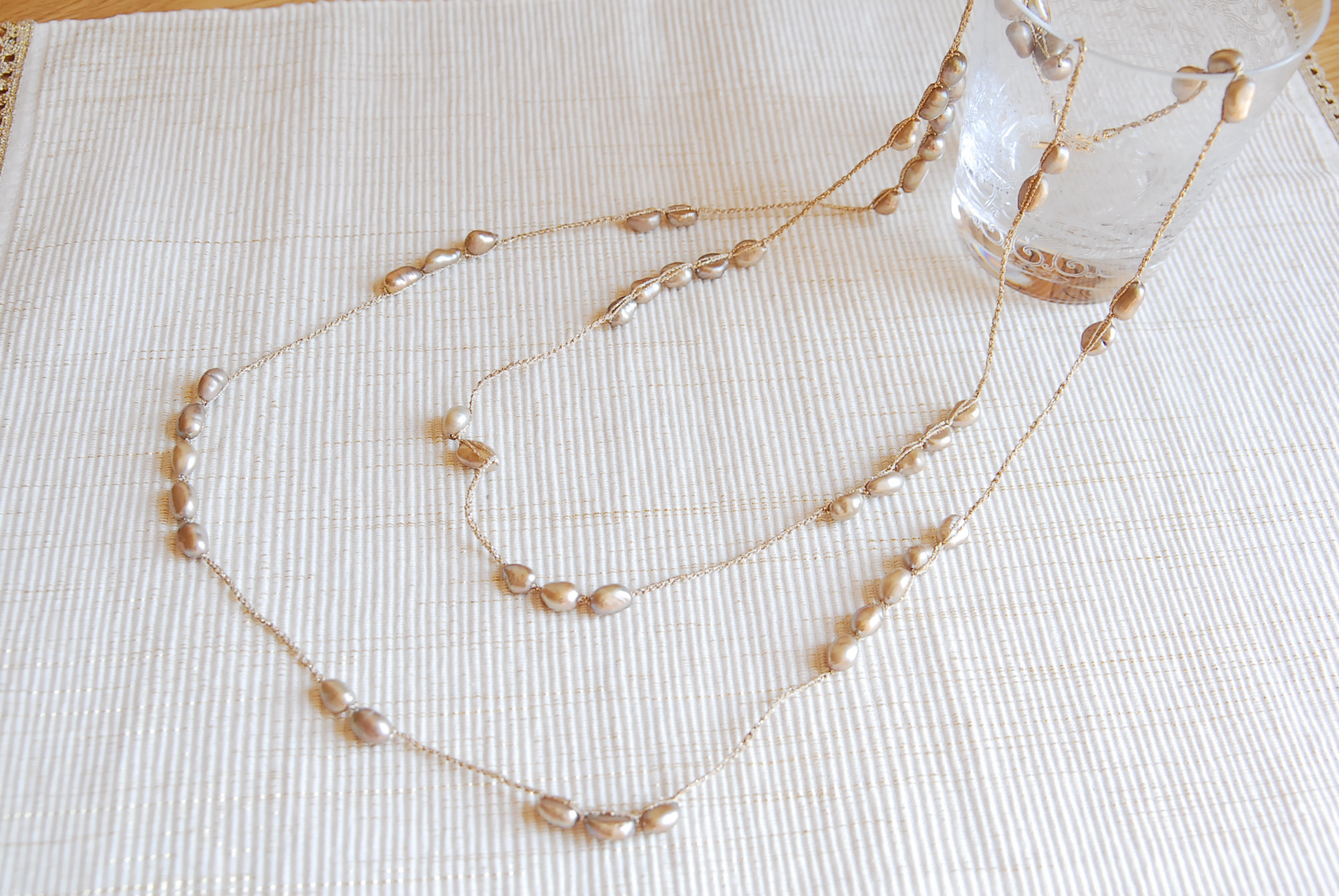 ゴールドバロックパールのクロシェネックレス