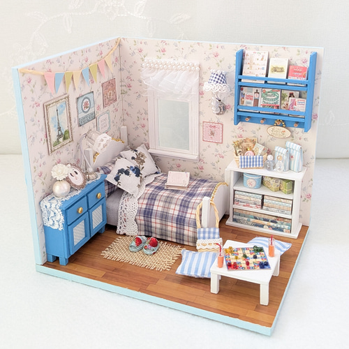 子ども部屋(ブルー)』ミニチュアドールハウスの完成品です その他