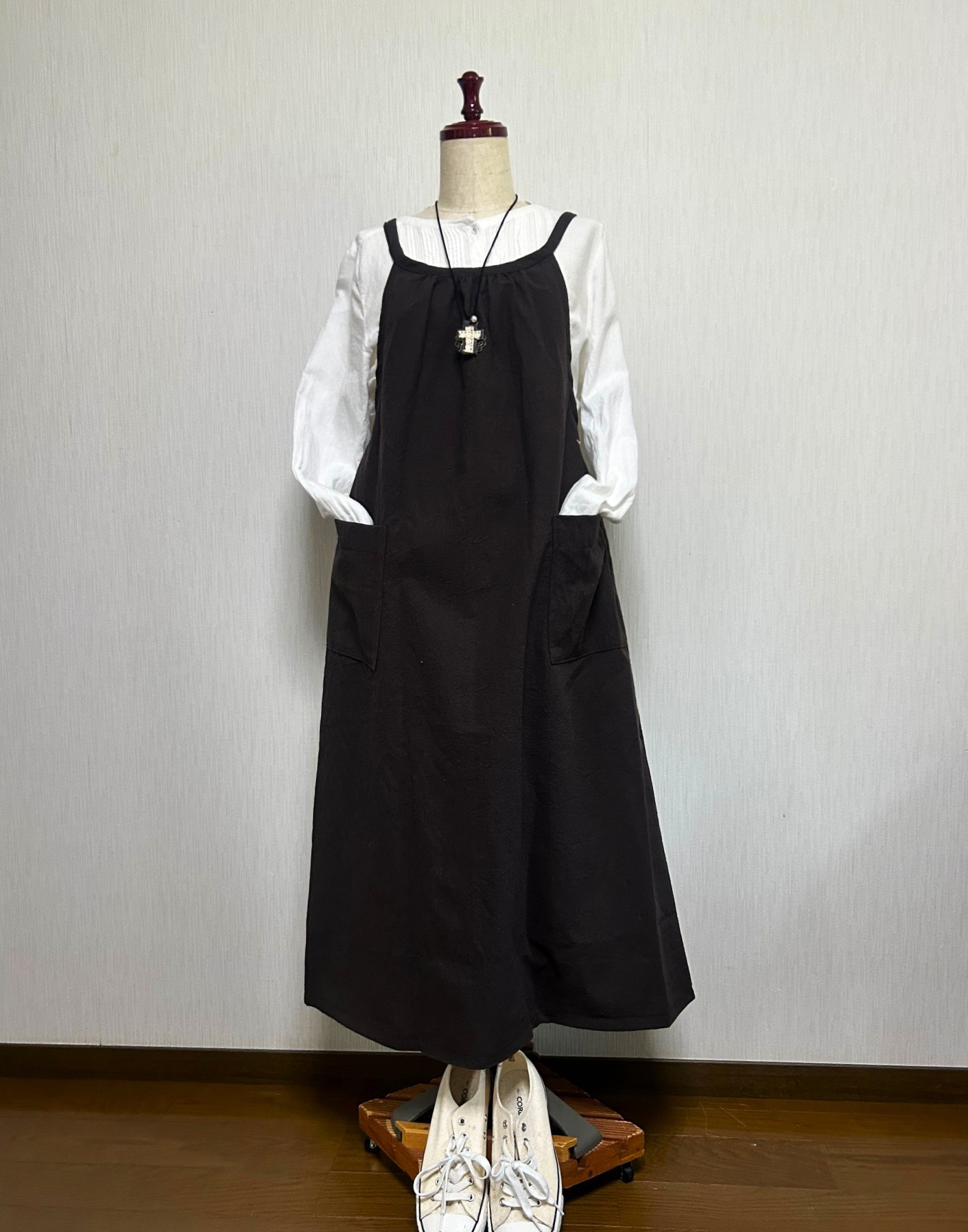 リネン　エプロンワンピース　ワンピース　エプロン　ダークブラウン　フリーサイズ 着丈120cm