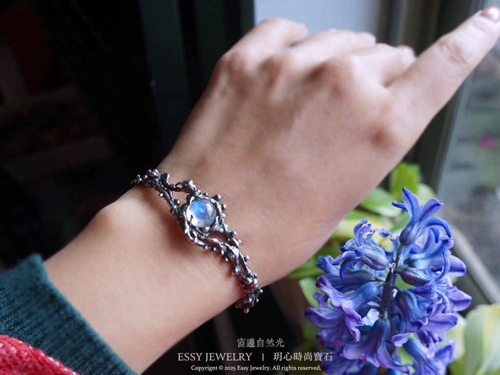 Essy Jewelry x PeiPei | スターリングシルバーの枝とつる | ムーンストーンの天然ブレスレット