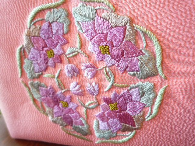 日本刺繍のファスナーポーチ（蓮花丸紋‐1）(F1810)