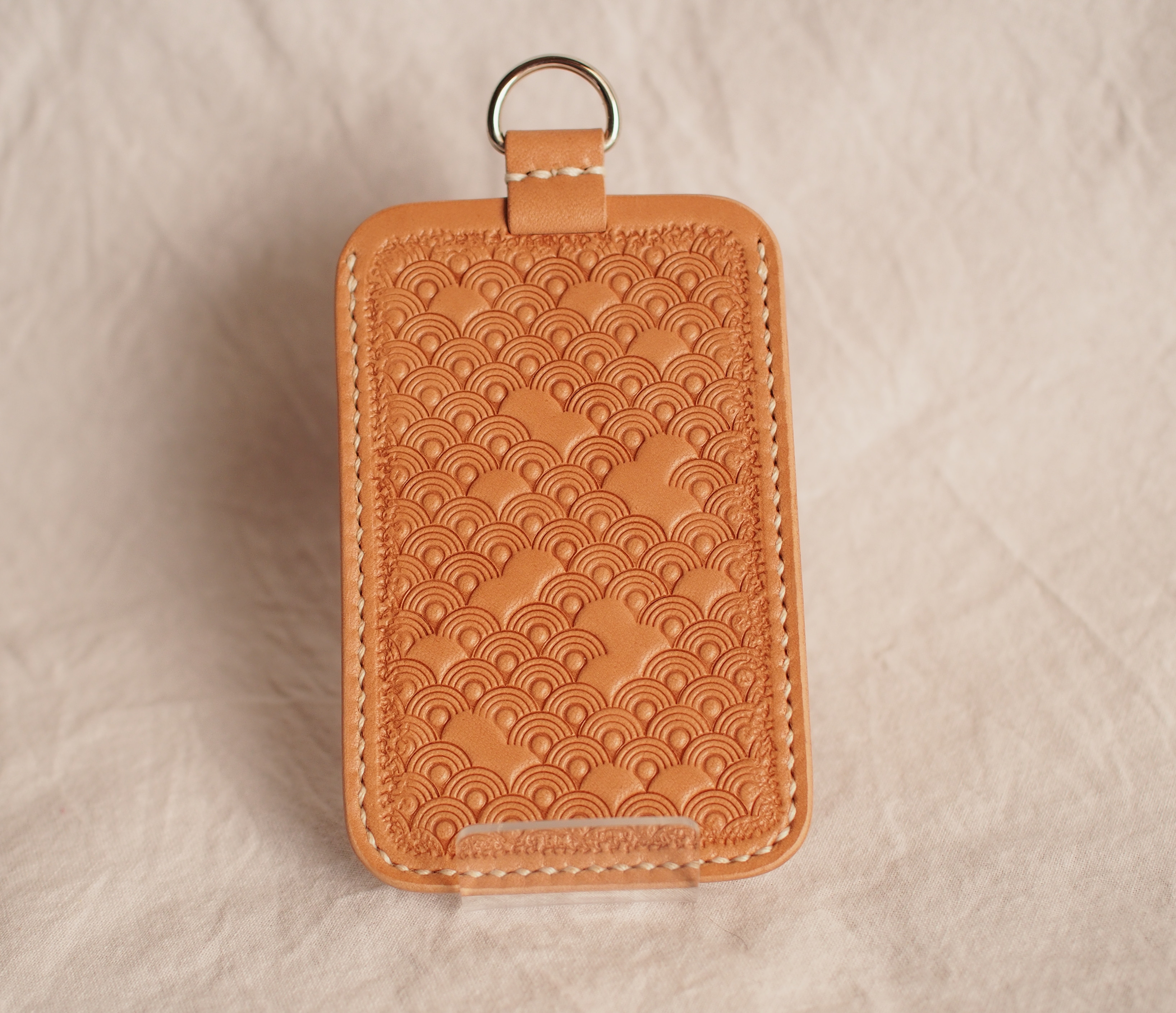 パスケース　ナチュラルカラー　青海波紋様　本革　栃木レザー