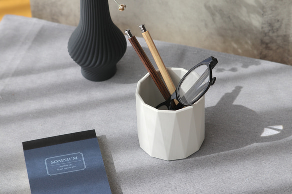 ペン立て　ペンスタンド　小物入れ　デザインポット　ホワイト（DesignPot_004） 1枚目の画像