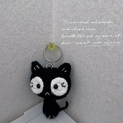 編みぐるみ 黒猫ちゃん キーホルダー ハンドメイド あみぐるみ 青空