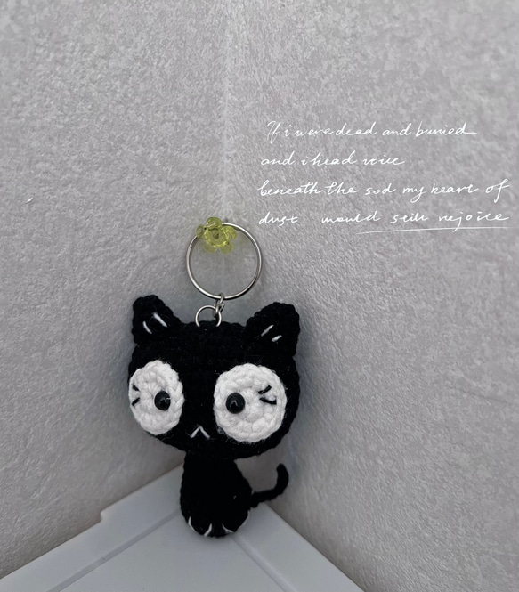 編みぐるみ 黒猫ちゃん キーホルダー ハンドメイド あみぐるみ 青空