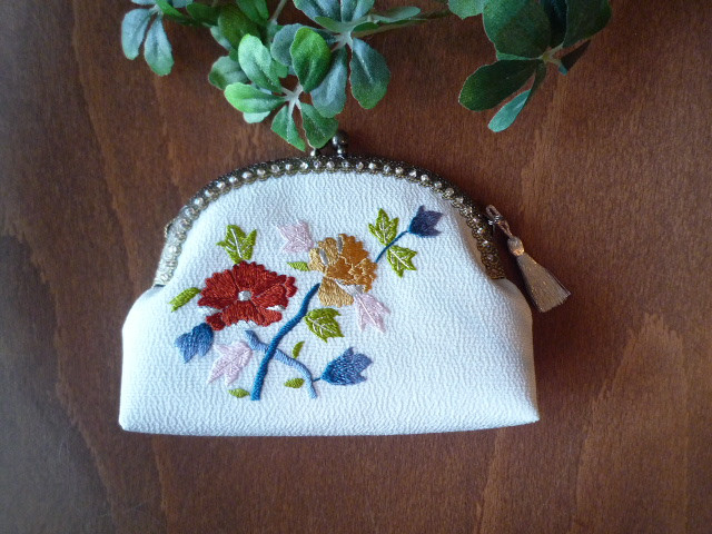 日本刺繍のがま口（大）（小花-1）(F1805)