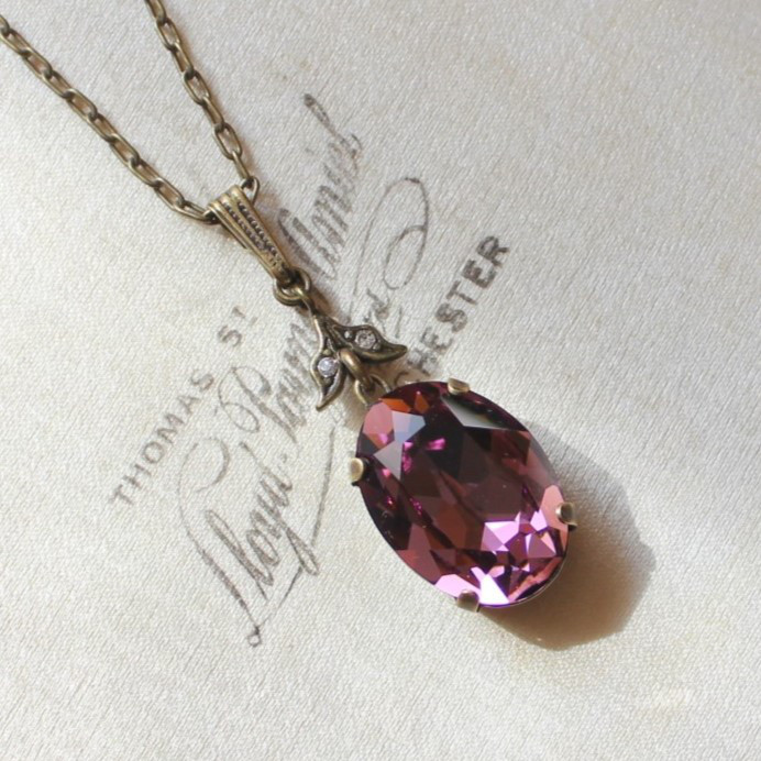 プラム色のときめき　アンティークの薫り　ペンダント・ネックレス