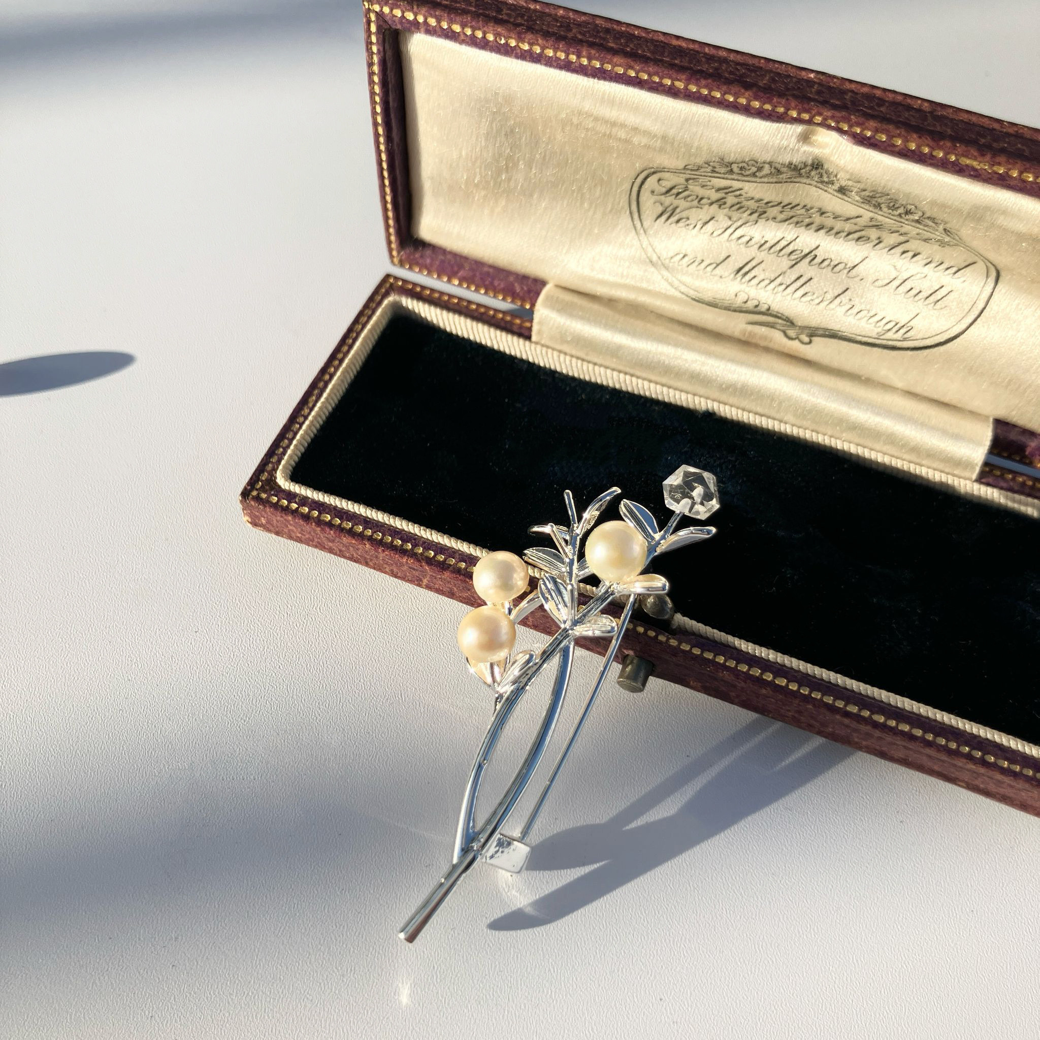 再...販【保証書付き】あこや真珠 月桂樹　枝ブローチ　シルバー  Akoya Pearl 本真珠保証 入卒式