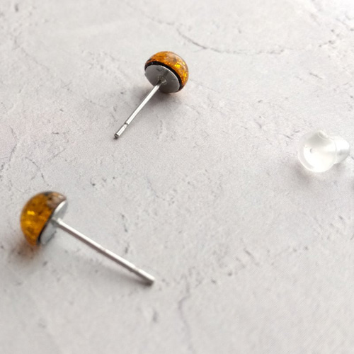 バルト海産天然琥珀アンバー琥珀のサージカルステンレスピアス 6mm