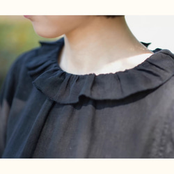 2色 リネン100% フリルカラーとふんわりシルエットのブラウス【春秋】黒・グレー 5枚目の画像